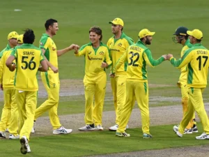 Australia beat Zimbabwe by one wicket in the third ODI to complete a 3-0 series sweep