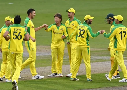 Australia beat Zimbabwe by one wicket in the third ODI to complete a 3-0 series sweep