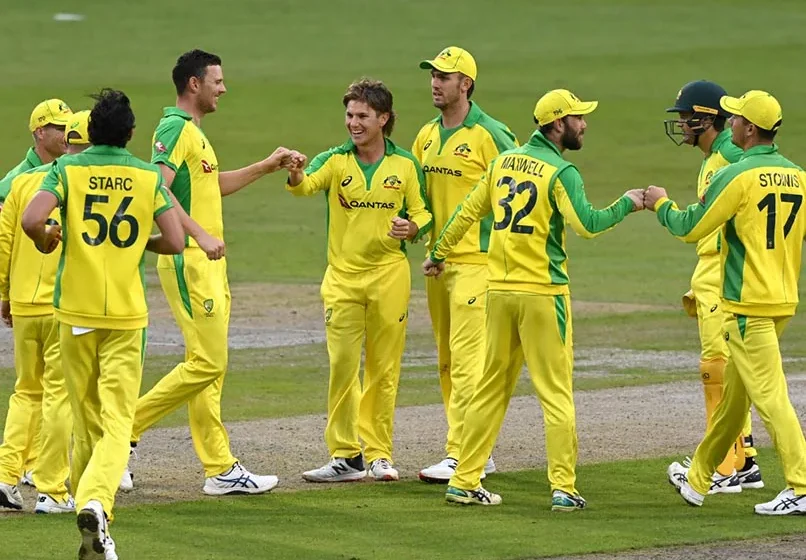 Australia beat Zimbabwe by one wicket in the third ODI to complete a 3-0 series sweep