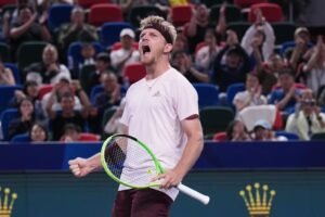 Alejandro Davidovich Fokina celebrates after defeating Rafael Jodar to win the 2026 Shanghai Masters title.