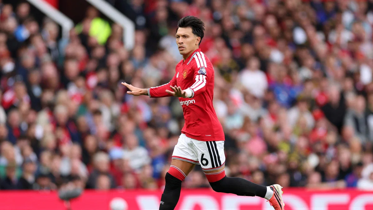 Lisandro Martinez apologises after criticising Manchester United's transfer policy