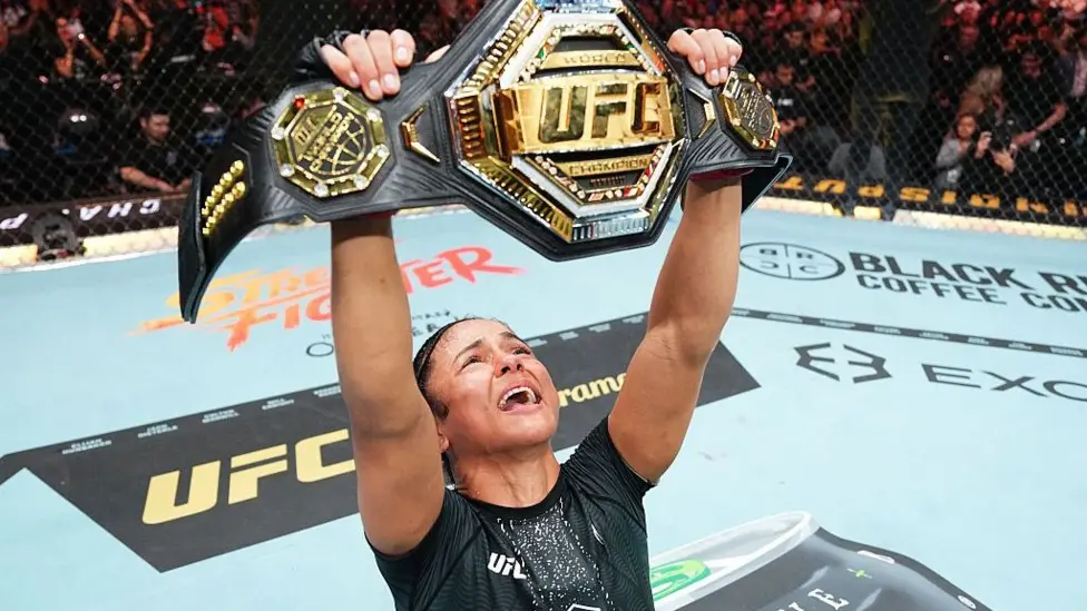 Natalia Silva becomes UFC flyweight champion after beating Wang Cong